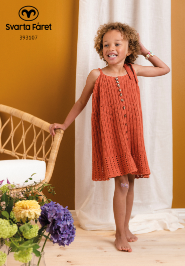 Mönster - Brielle virkad barnklänning med knappar | Eddna SE