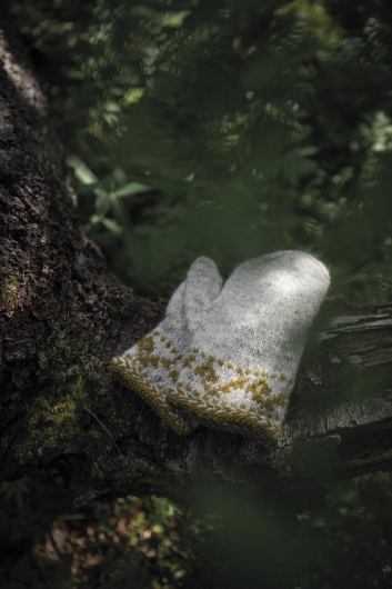 Mara - mönsterstickade vantar