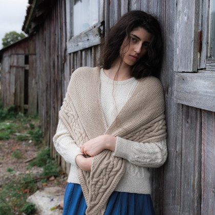 Bränning - sjal med flätmönster