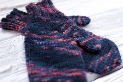 Handful of berries mittens