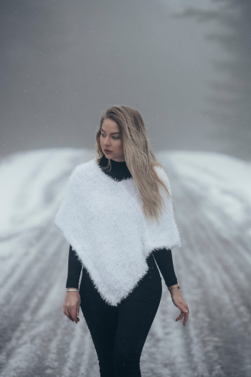 Gracie - fluffig poncho