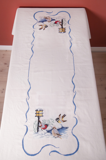 Fåglar i vinterlandskap - stor bordsduk