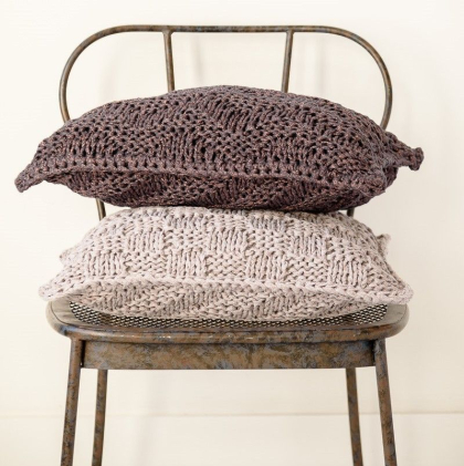 Knitted cushion Luxor