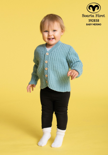 Ribbstickad babykofta