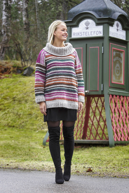 Randig myströja med stor härlig polo