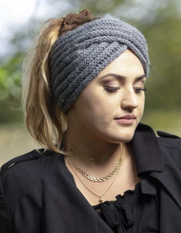 Vridet pannband till dam