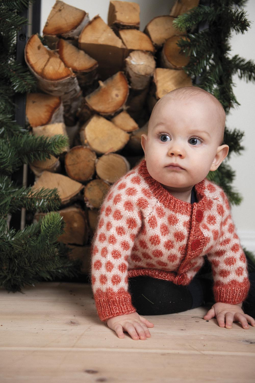 Hökarängen - mönsterstickad babykofta
