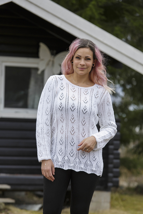 Spetsstickad damtunika