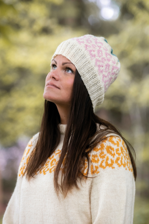 Leo - mössa med leopardmönster till stora och små