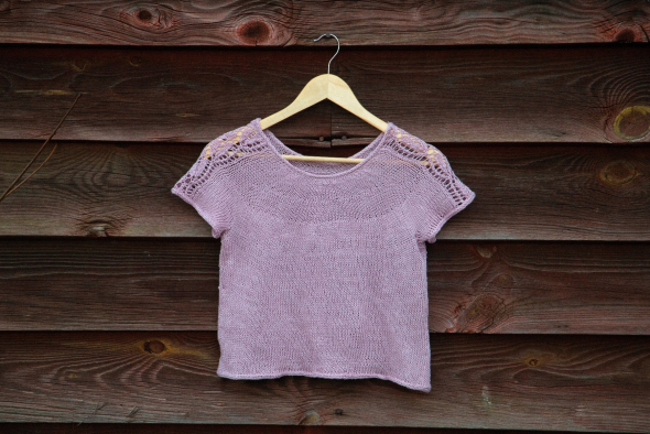 Siw - barntopp med spets på axlarna