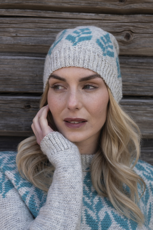 Isop – tvåfärgsvirkad mössa 