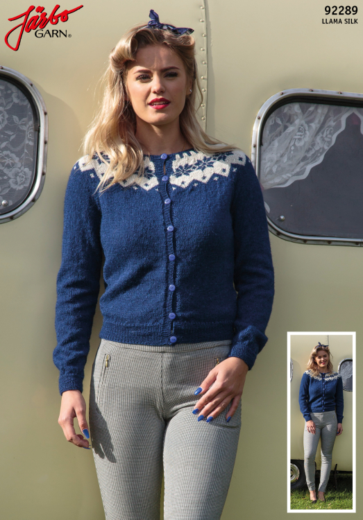 Kerstin - retrokofta med mönsterstickat ok