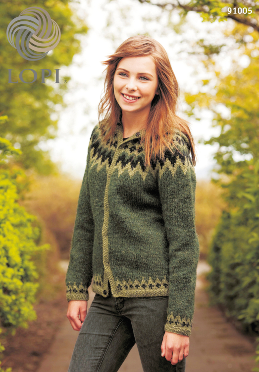 Mönsterstickad kofta med huva