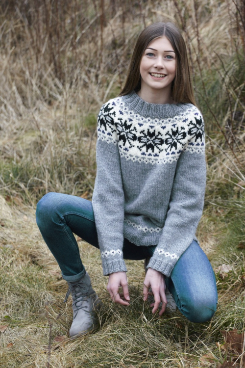 Mönsterstickad damtröja