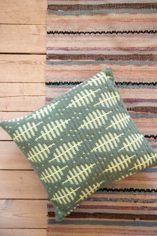 Skogsliv - virkad kudde 