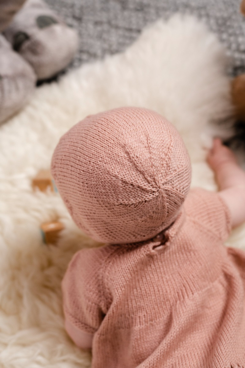 Sola - stickad hätta 