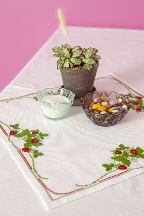 Smultron på rad - duk | Eddna SE