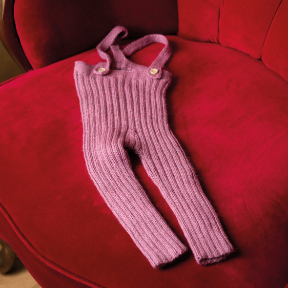 Mönster - Geranium babybyxor med hängslen | Eddna SE