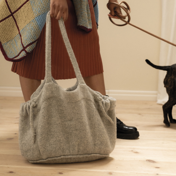 Poppy Prairie Bag - stickad och tovad väska