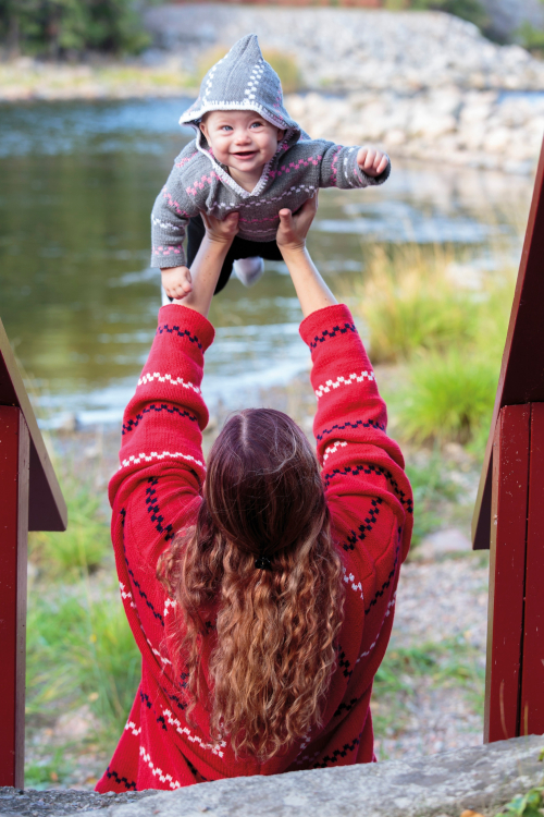 Sally - pippitröja med huva till baby