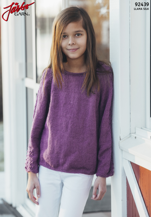 Höstpromenad - barntröja med mönsterstickade ärmar 