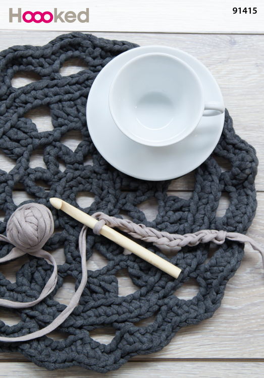 Spetsmönstrad bordstablett eller matta