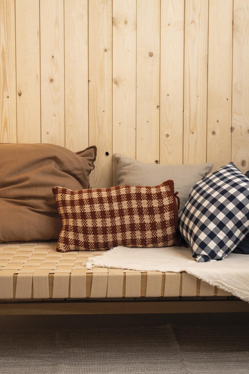 Hazelwood Halo Pillow - stickad skotsrutig kudde