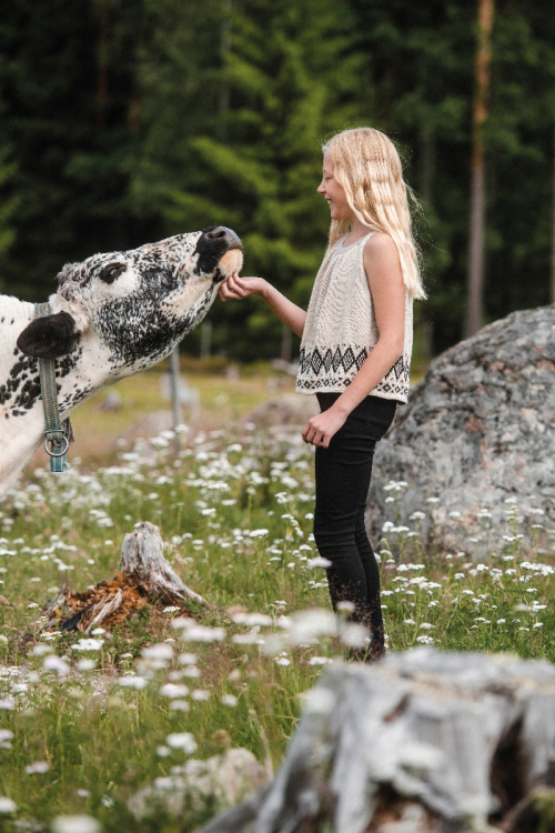 Wilma - barnlinne med mönsterbård