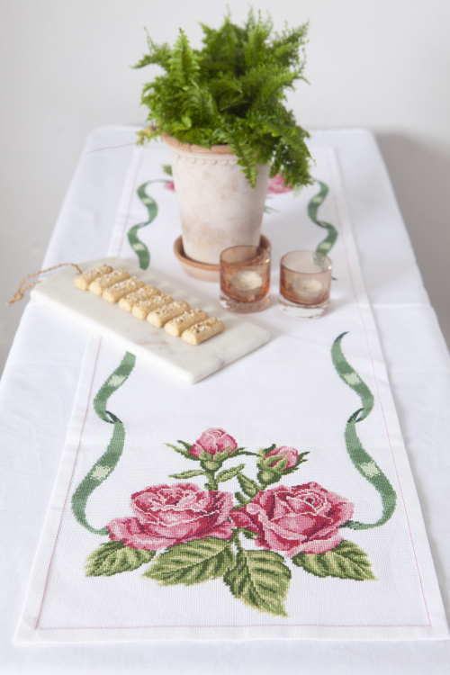 Broderikit rosor - löpare | Eddna SE