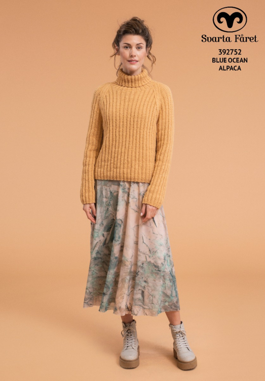 Raglantröja i enkel struktur 