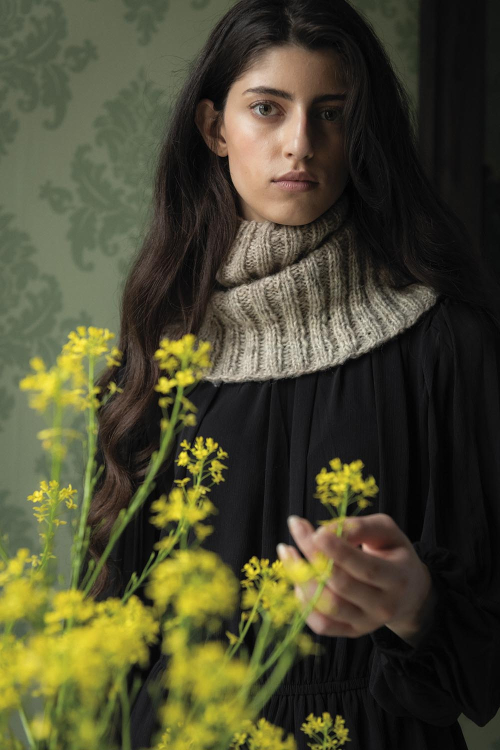 Gråbo - resårstickad halskrage