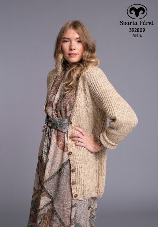 Långkofta i patentstickning 