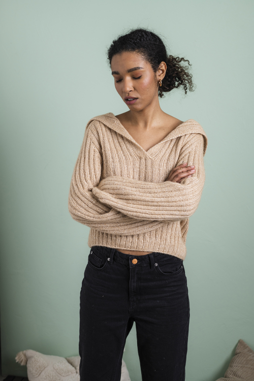 Bergamo – ribbstickad tröja med stor krage