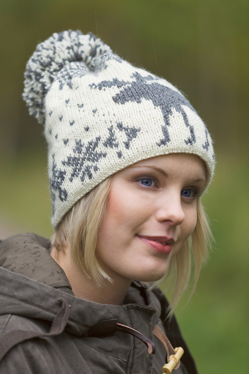 Mössa med älg och stjärnor