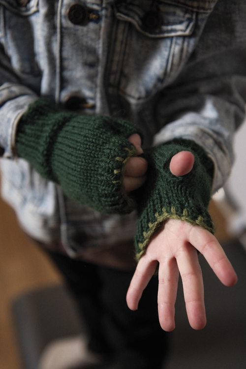 Fantasi - stickade barnvantar