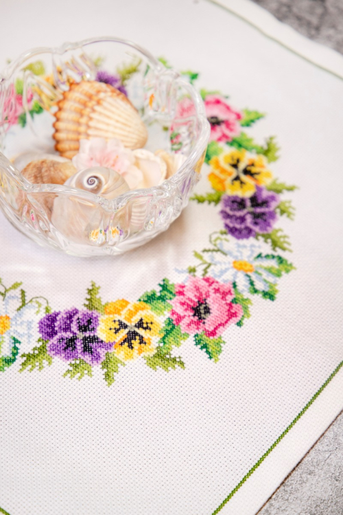 Blomsterkrans - duk | Eddna SE