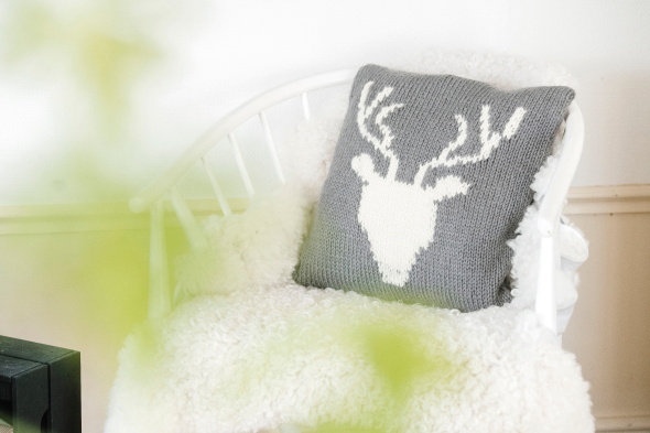 Älgnäs - kudde med viltmotiv