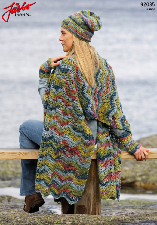 Stor virkad sjal med matchande mössa och pulsvärmare