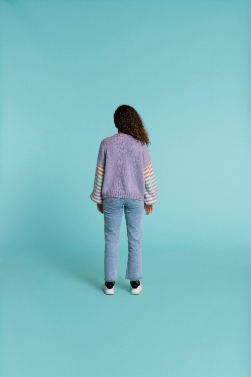 Vid tröja med randiga ärmar 