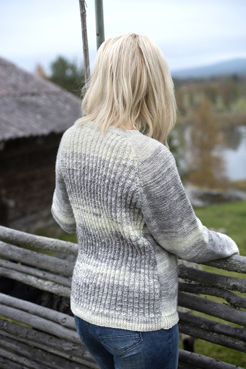 Damtröja med flätmönster bak