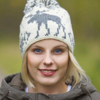 Mössa med älg och stjärnor